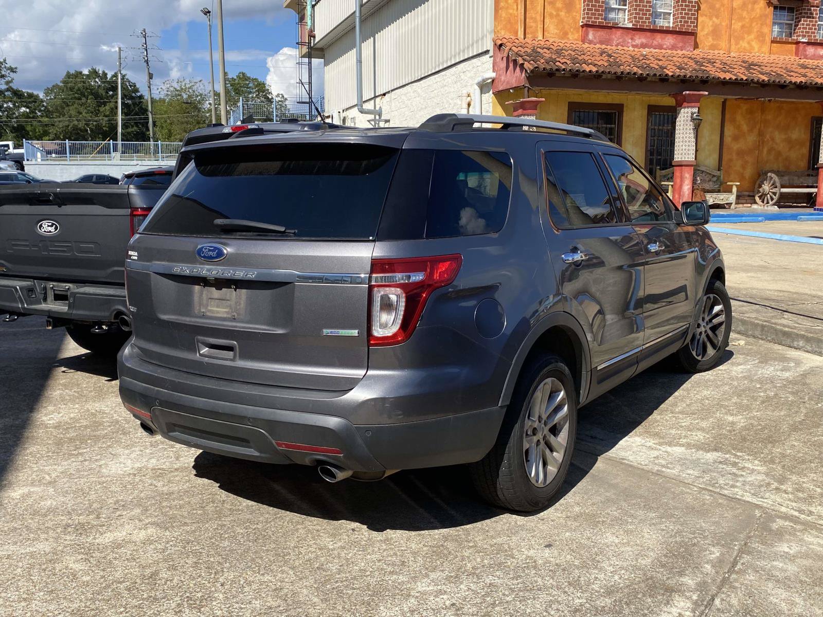 Used 2012 Ford Explorer XLT FWD image 2