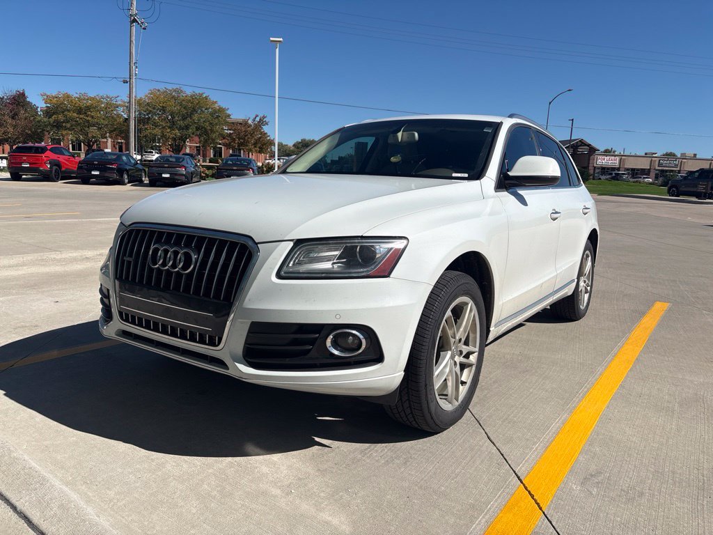 Used 2016 Audi Q5 2.0T Premium Plus w/ Technology Package AWD/4WD image 2