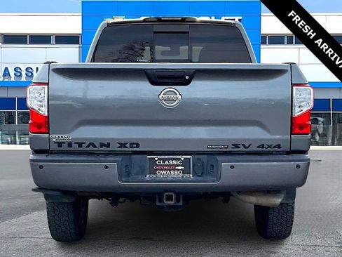 Used 2018 Nissan Titan SV w/ SV Convenience Package image 6