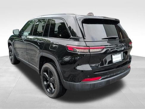 Used 2023 Jeep Grand Cherokee Altitude AWD/4WD image 3