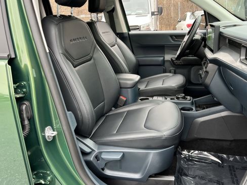 Used 2025 Ford Maverick Lariat w/ Black Appearance Package image 26