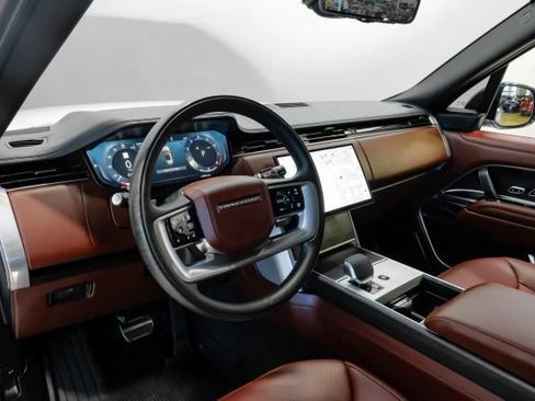 Used 2025 Land Rover Range Rover Long Wheelbase Autobiography AWD/4WD image 4