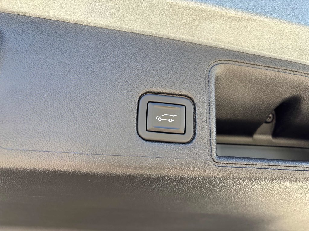 Used 2023 GMC Terrain SLT w/ Elevation Edition AWD/4WD image 25