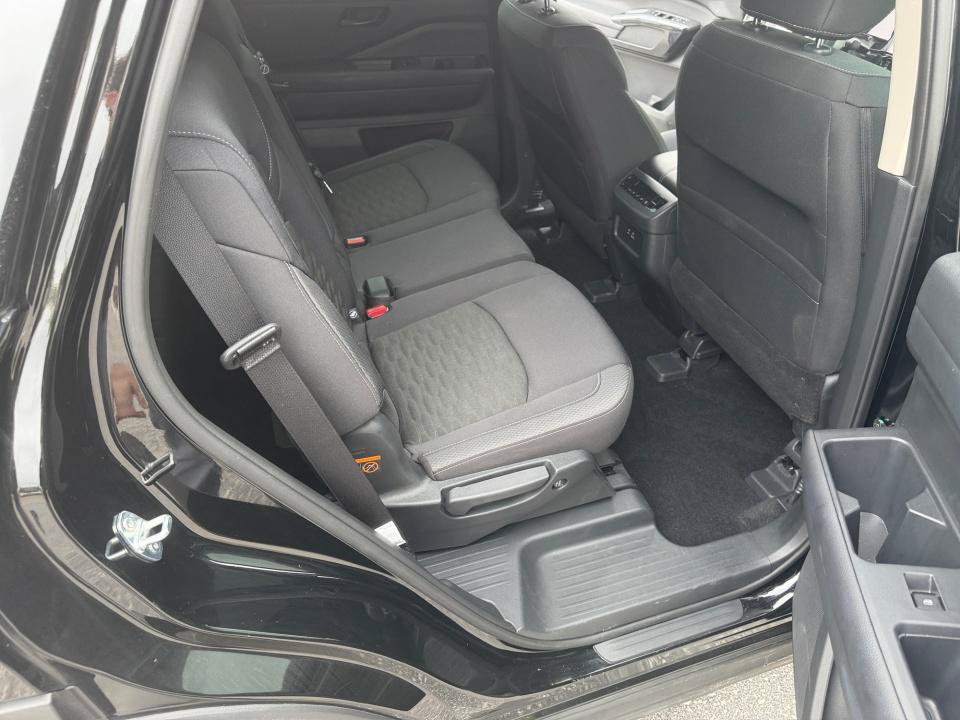 Certified 2025 Nissan Pathfinder SV FWD image 29