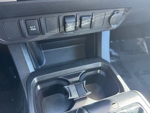 Certified 2022 Toyota Tacoma SR5 AWD/4WD image 27
