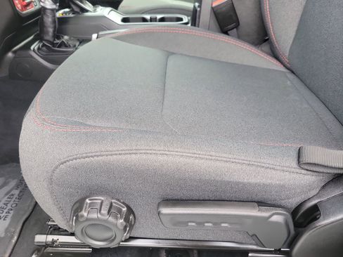 Used 2025 Jeep Wrangler Unlimited Rubicon image 21