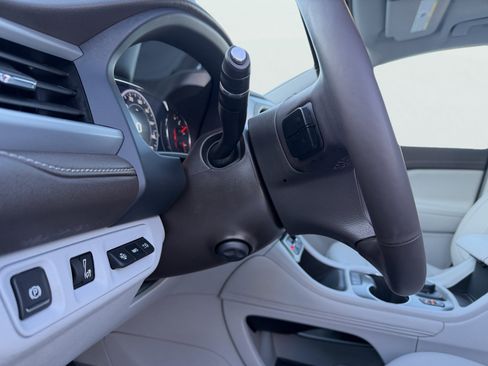 Used 2023 GMC Acadia SLT w/ Technology Package image 34