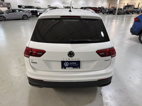 Certified 2024 Volkswagen Tiguan SE AWD/4WD image 8