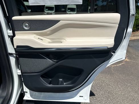 New 2027 Lincoln Navigator Reserve AWD/4WD image 17