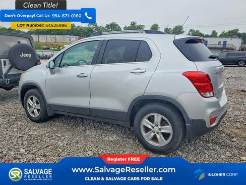 Used 2020 Chevrolet Trax LT w/ LT Convenience Package AWD/4WD image 3
