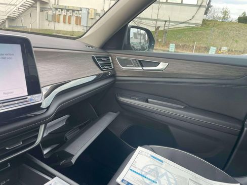 New 2026 Volkswagen Atlas SE image 33