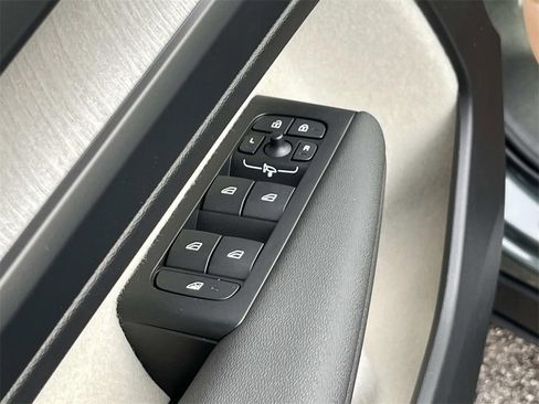 New 2026 Volvo XC40 B5 Plus w/ Protection Package Premier image 21