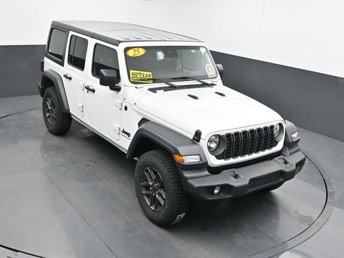 Used 2025 Jeep Wrangler Sport S image 34