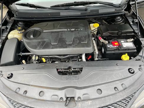 Used 2015 Chrysler 200 S w/ Comfort Group image 10