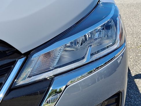 Certified 2024 Nissan Kicks SV FWD image 9