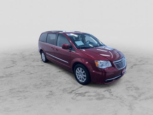 Used 2015 Chrysler Town & Country Touring FWD image 3