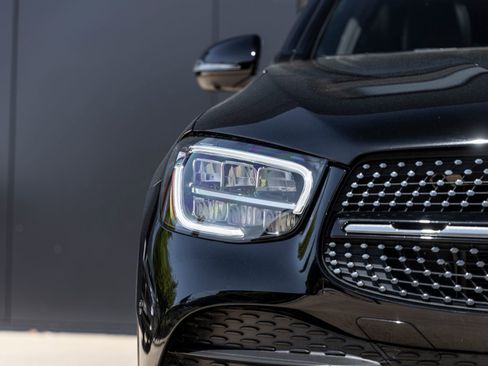 Used 2023 Mercedes-Benz GLC 300 4MATIC Coupe image 16