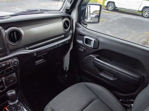 Used 2022 Jeep Wrangler Unlimited Sport AWD/4WD image 14