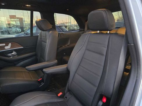 Used 2025 Mercedes-Benz GLS 580 4MATIC image 17