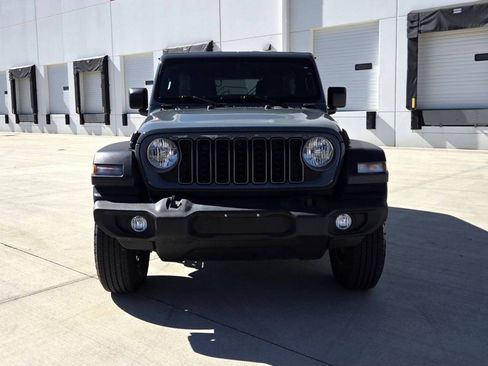 Used 2025 Jeep Wrangler Unlimited Sport AWD/4WD image 2