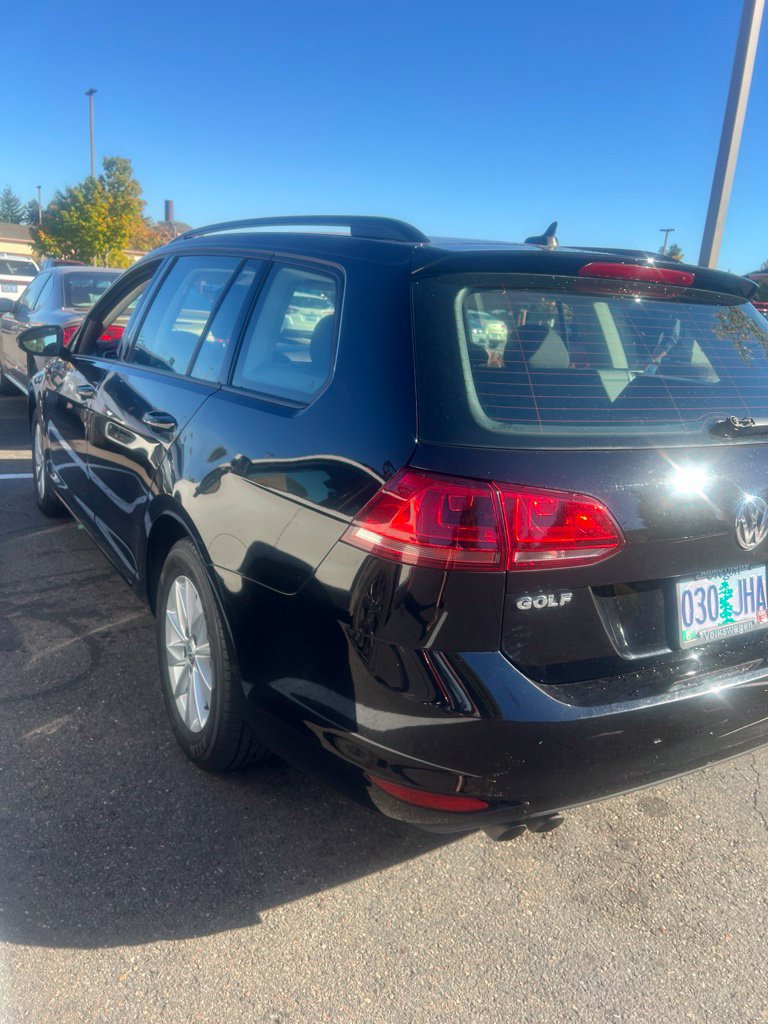 Used 2016 Volkswagen Golf S FWD image 4