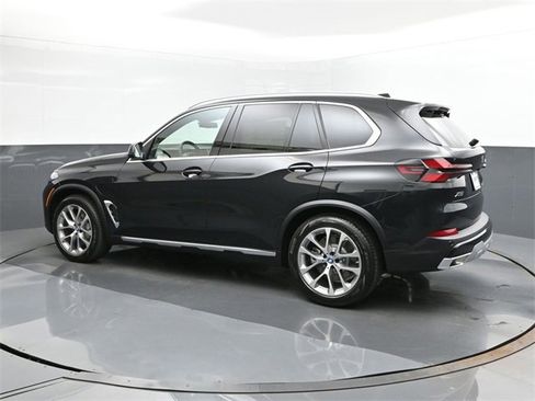 New 2025 BMW X5 xDrive50e image 5