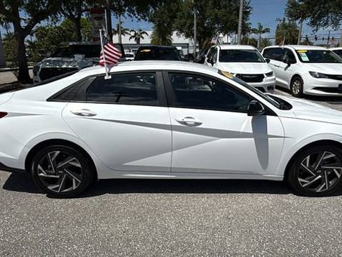 Used 2025 Hyundai Elantra SEL FWD image 9
