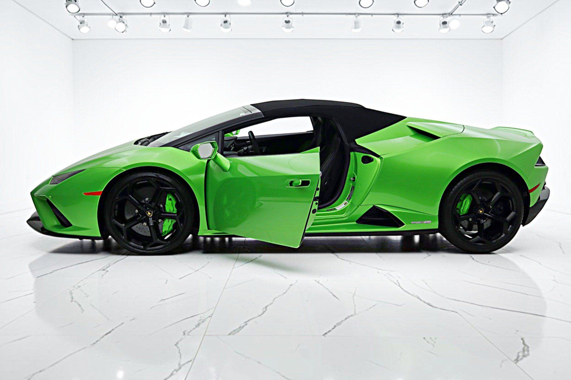 Used 2023 Lamborghini Huracan EVO RWD image 23