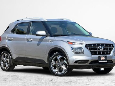 Used 2025 Hyundai Venue SEL FWD image 1