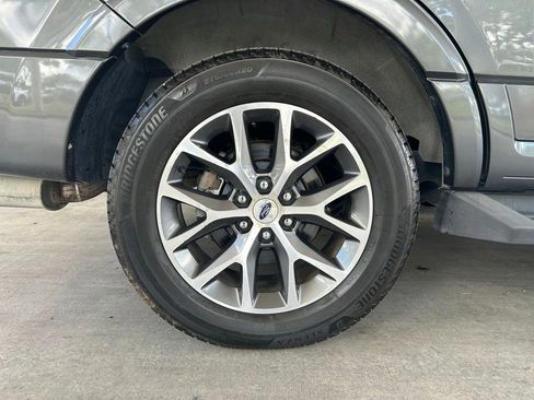 Used 2017 Ford Expedition XLT w/ Equipment Group 202A RWD image 12