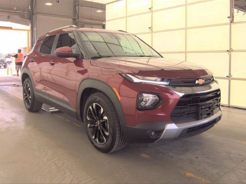 Used 2021 Chevrolet TrailBlazer LT FWD image 1