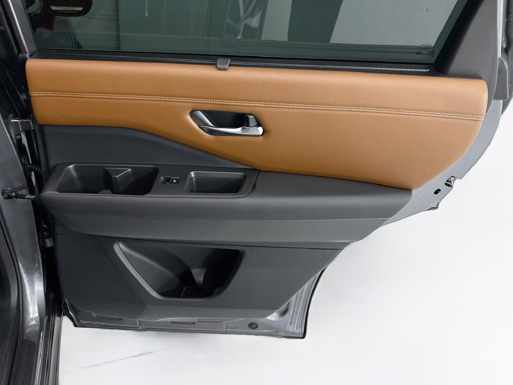 Used 2024 Nissan Pathfinder Platinum w/ Cargo Package FWD image 27