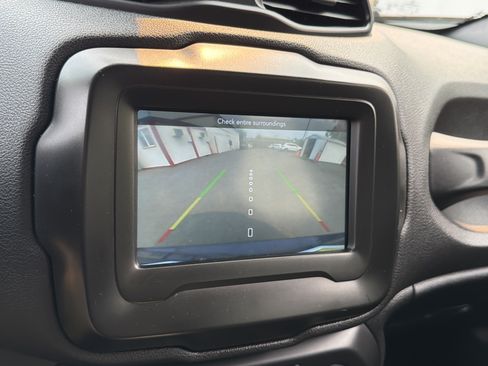 Used 2018 Jeep Renegade Latitude AWD/4WD image 20