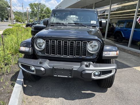 New 2025 Jeep Gladiator Sport w/ Premium Package image 3