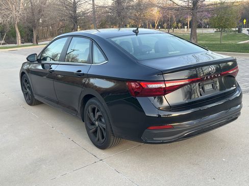 Used 2025 Volkswagen Jetta SE w/ Sunroof Package image 8