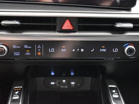 Certified 2025 Kia Sorento S w/ Panoramic Sunroof Package FWD image 21