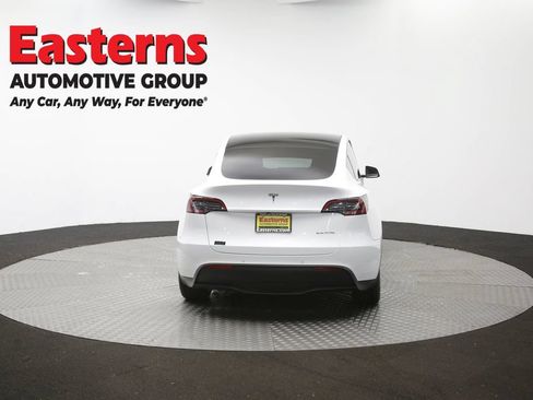 Used 2022 Tesla Model Y Long Range AWD/4WD image 31