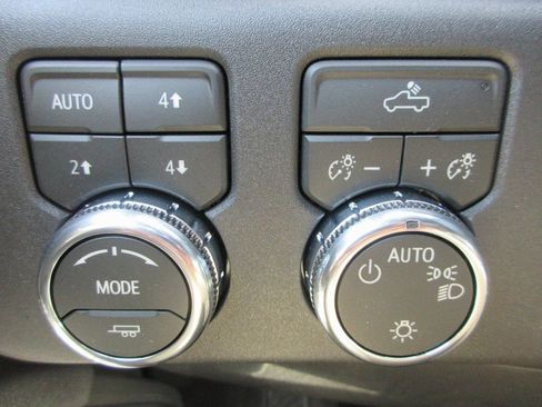 New 2026 GMC Sierra 1500 SLE image 17