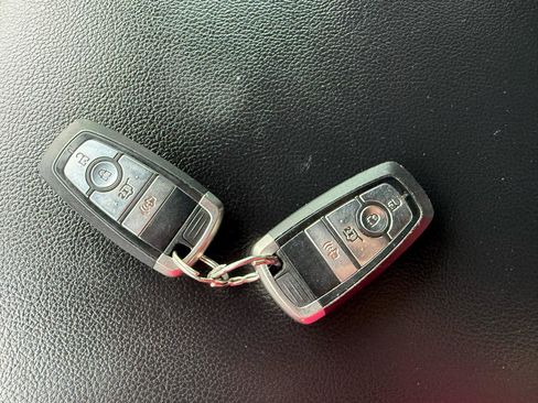 Used 2018 Ford Expedition XLT AWD/4WD image 35