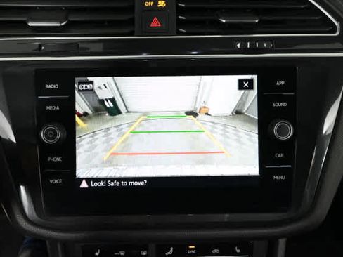 Certified 2022 Volkswagen Tiguan SE R-Line image 5