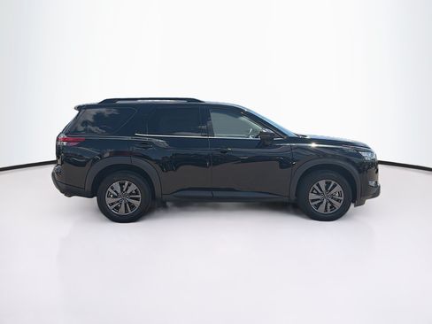 Used 2025 Nissan Pathfinder SV AWD/4WD image 10