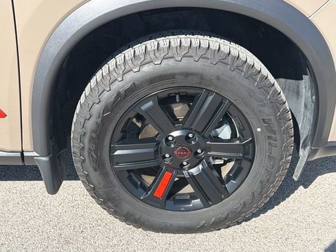 Used 2025 Nissan Rogue SV AWD/4WD image 40
