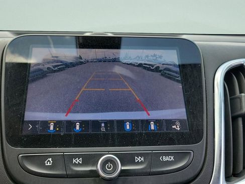 Used 2020 Chevrolet Equinox Premier FWD image 22