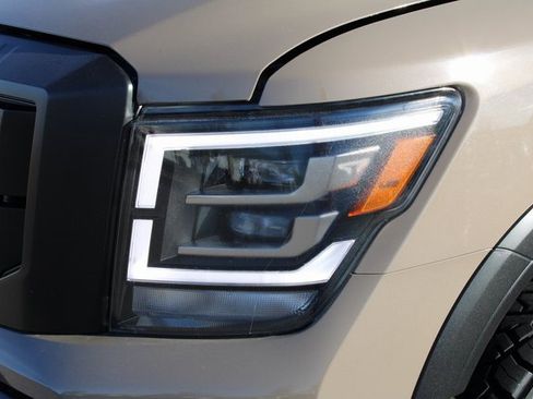 Used 2021 Nissan Titan PRO-4X w/ Pro-4x Convenience Package image 12