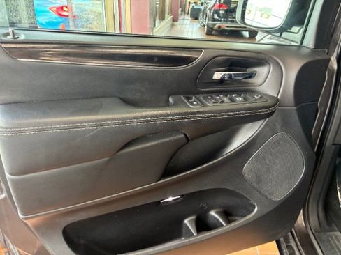 Used 2018 Dodge Grand Caravan SE image 14