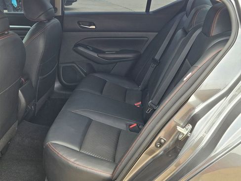 Used 2023 Nissan Altima 2.5 SR FWD image 15