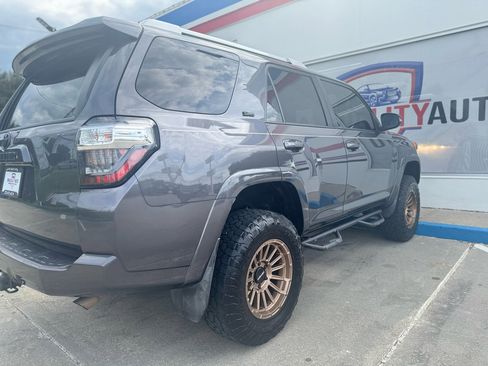 Used 2018 Toyota 4Runner SR5 image 27