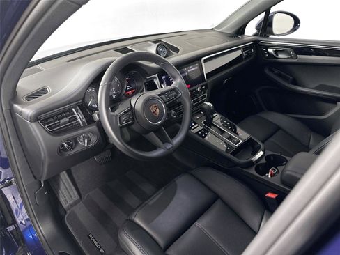 Certified 2025 Porsche Macan GTS AWD/4WD image 4