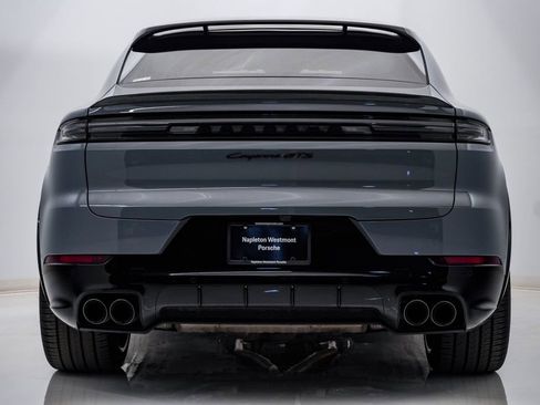 Certified 2025 Porsche Cayenne GTS AWD/4WD image 10