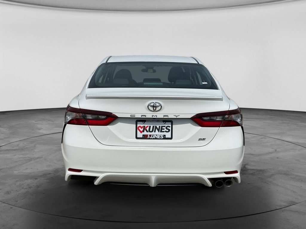 Used 2024 Toyota Camry SE FWD image 9